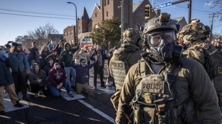 Trump Warns He May Invoke Insurrection Act Amid Escalating Minneapolis Anti-ICE Demonstrations
