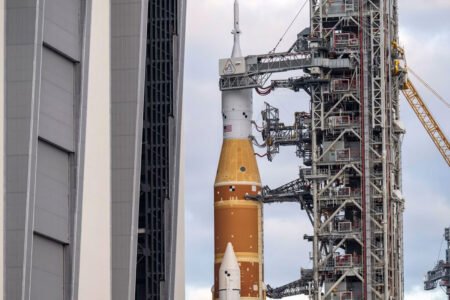 NASA Prepares to Return Humans to the Moon Amid Safety Concerns Over New Spacecraft