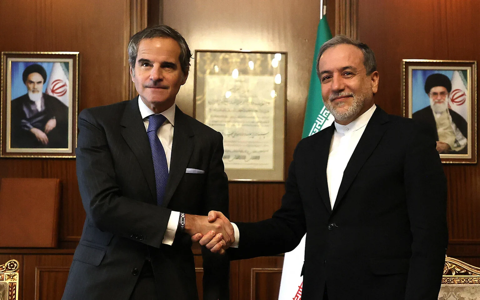 US and Iran begin high-stakes nuclear talks in Geneva amid military tensions