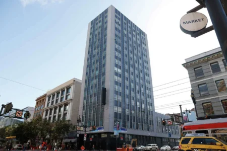 U.S. Office Towers Sell at 90% Discounts, Reshaping Commercial Real Estate Markets